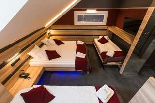 Отели типа «постель и завтрак» Villa Winterpol Карпач Улучшенный четырехместный номер-6