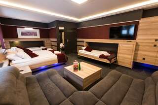 Отели типа «постель и завтрак» Villa Winterpol Карпач Улучшенный четырехместный номер-10