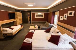 Отели типа «постель и завтрак» Villa Winterpol Карпач Улучшенный четырехместный номер-12