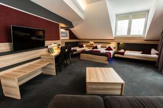 Отели типа «постель и завтрак» Villa Winterpol Карпач Улучшенный четырехместный номер-19